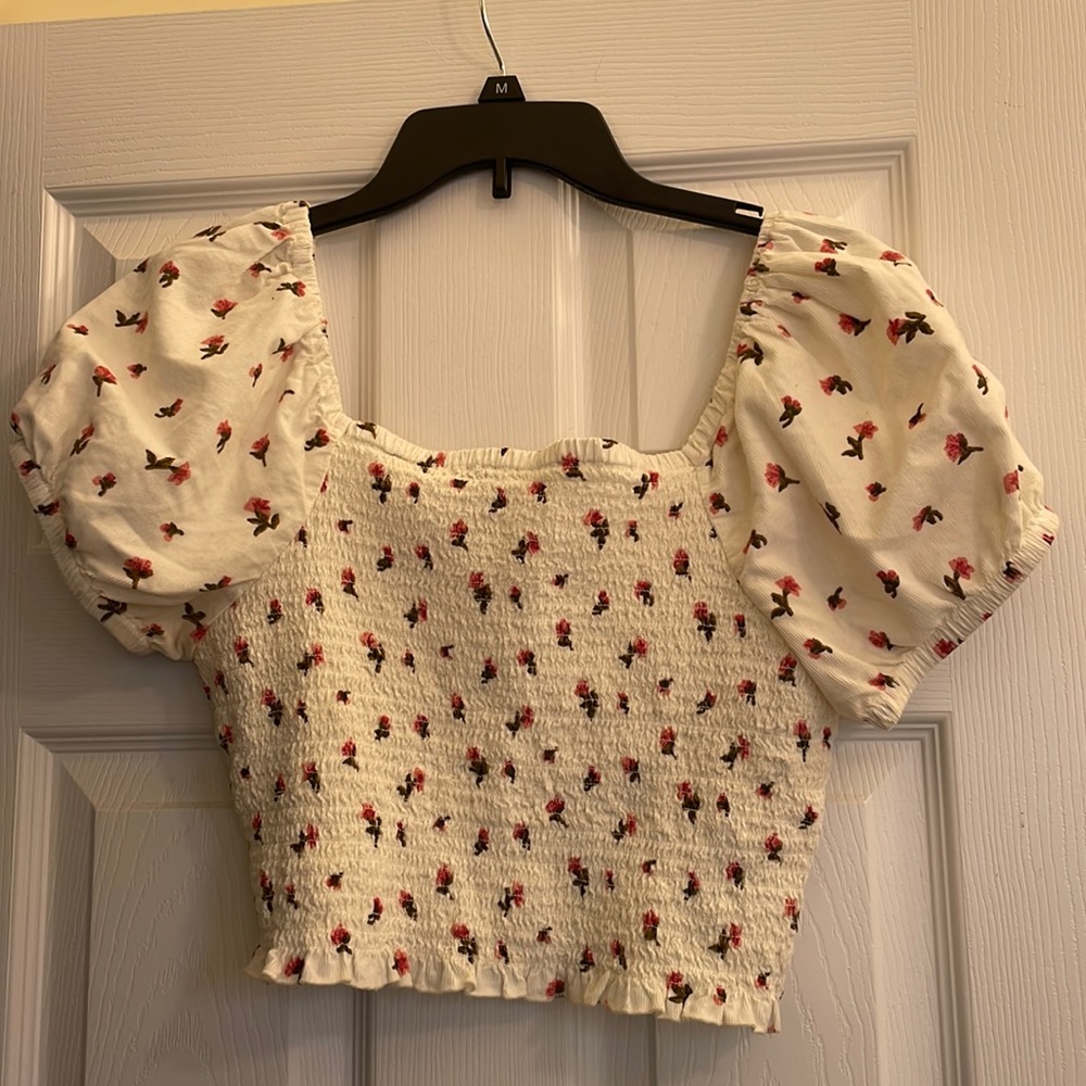Puff sleeve crop top